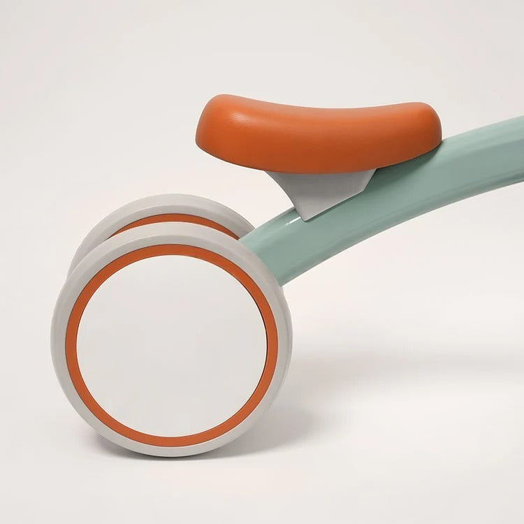 Vélo d'équilibre Montessori pour bébé
