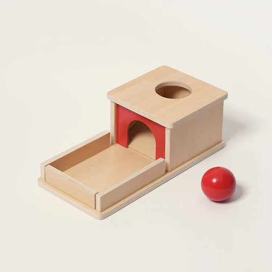 Boîte Montessori sur la permanence des objets