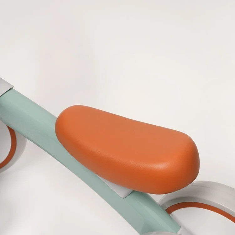 Vélo d'équilibre Montessori pour bébé