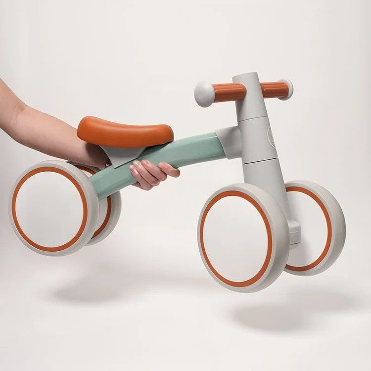 Vélo d'équilibre Montessori pour bébé