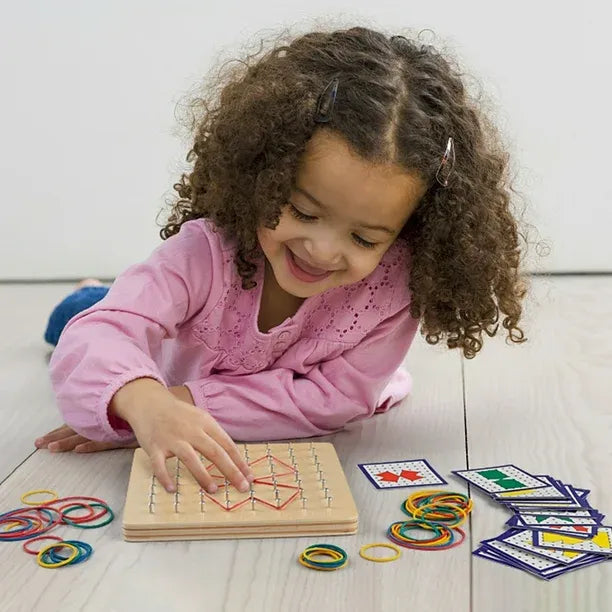Tableau géométrique en bois Montessori