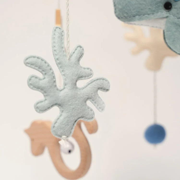 Mobile Montessori sur la vie marine