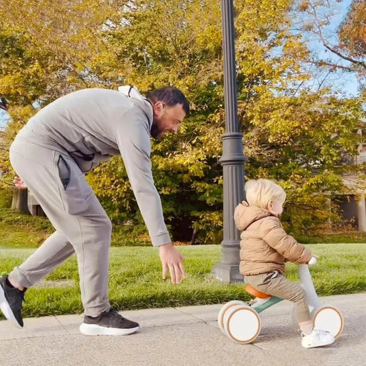 Vélo d'équilibre Montessori pour bébé