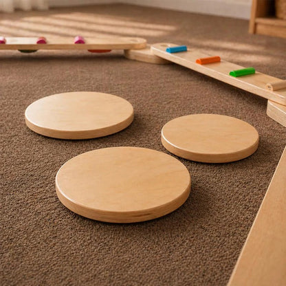 Poutres d'équilibre et pierres Montessori